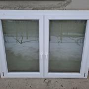 Kétszárnyú, műanyag, két rétegű, bukó-nyíló ablak