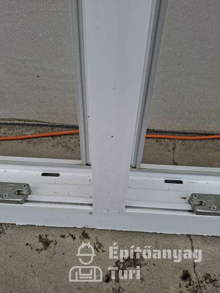 Kétszárnyú, műanyag, két rétegű, bukó-nyíló ablak