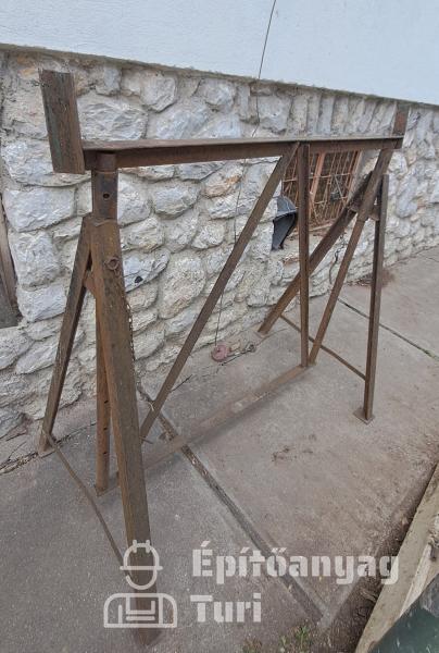 Stabil, masszív kb, 200 cm magasra kinyújtható vas bak