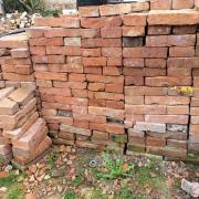 Bontott nagy méretü tegla egész,feles,negyedes !