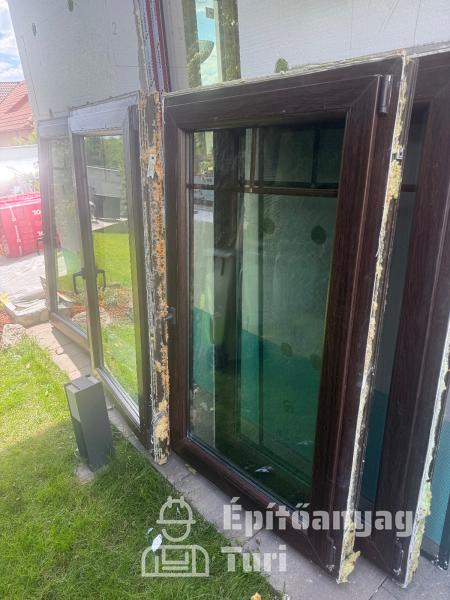 Eladó hőszigetelt műanyag nyílászárók – fa hatású, jó állapotban
