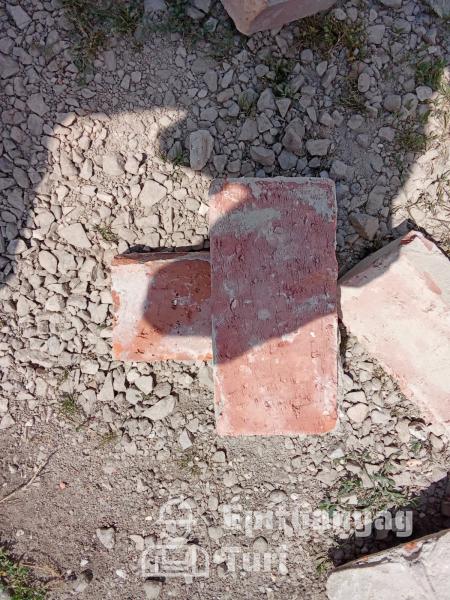 Eladó bontott kisméretű tègla