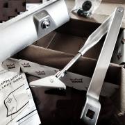 Dorma TS-68 ajtóbehúzó ezüst (kiakasztható karral)