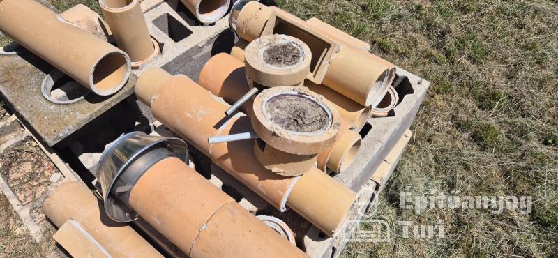 Bontott füstcsatorna, kéményelemek - terrakotta, kerámia csövek, betonzáró