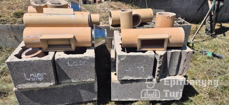Bontott füstcsatorna, kéményelemek - terrakotta, kerámia csövek, betonzáró