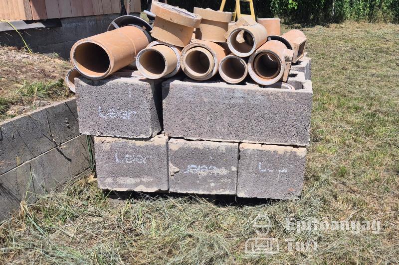 Bontott füstcsatorna, kéményelemek - terrakotta, kerámia csövek, betonzáró