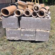 Bontott füstcsatorna, kéményelemek - terrakotta, kerámia csövek, betonzáró